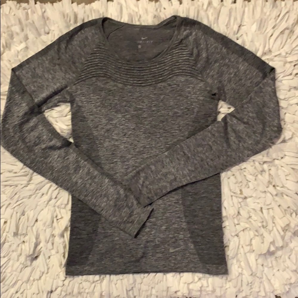 Nike Woman’s Grey Dri-Fit Long Sleeve• X Small